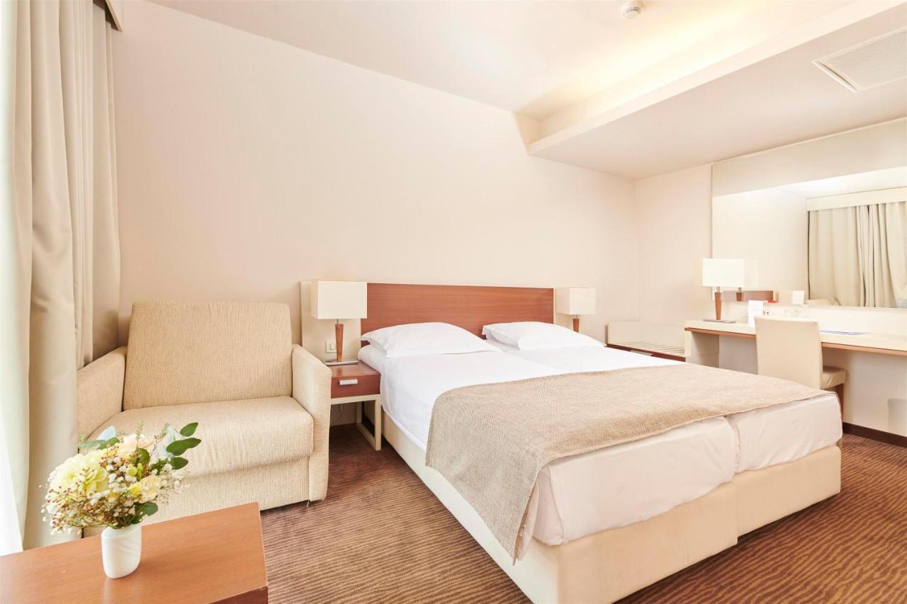 Hotel Albatros Plava Laguna بوريتش المظهر الخارجي الصورة
